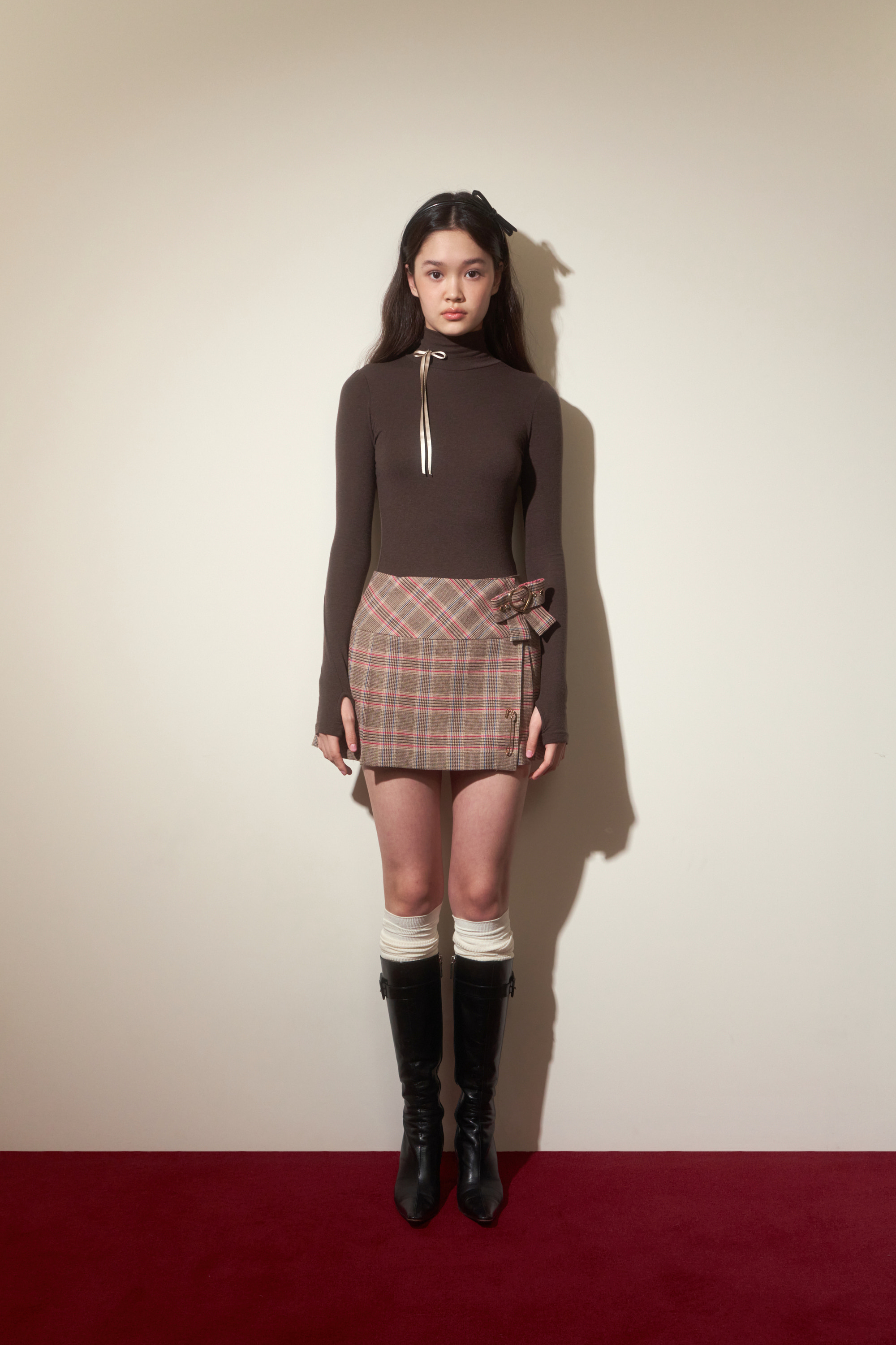 Pleated Mini Kilt Skirt with Broach(Beige)